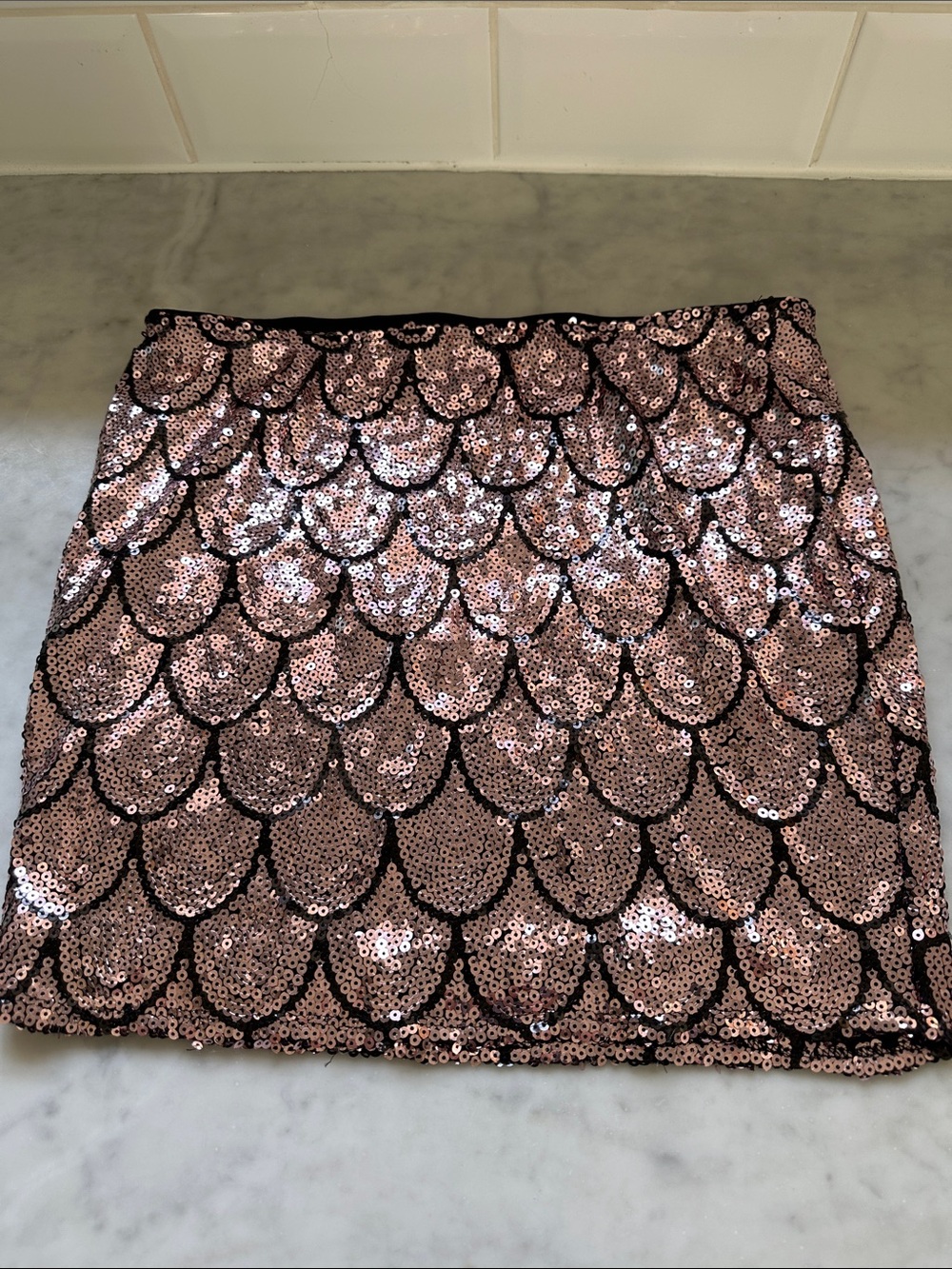 Lily White Rose Gold Sequin Scallop Pattern Mini Skirt
